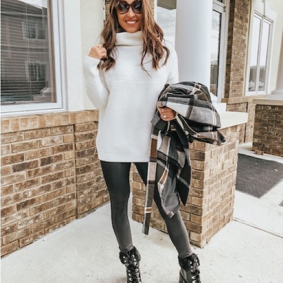 Cute & Sexy Fall Outfit with Faux Leather Leggings ISO - Picture 6 of 8